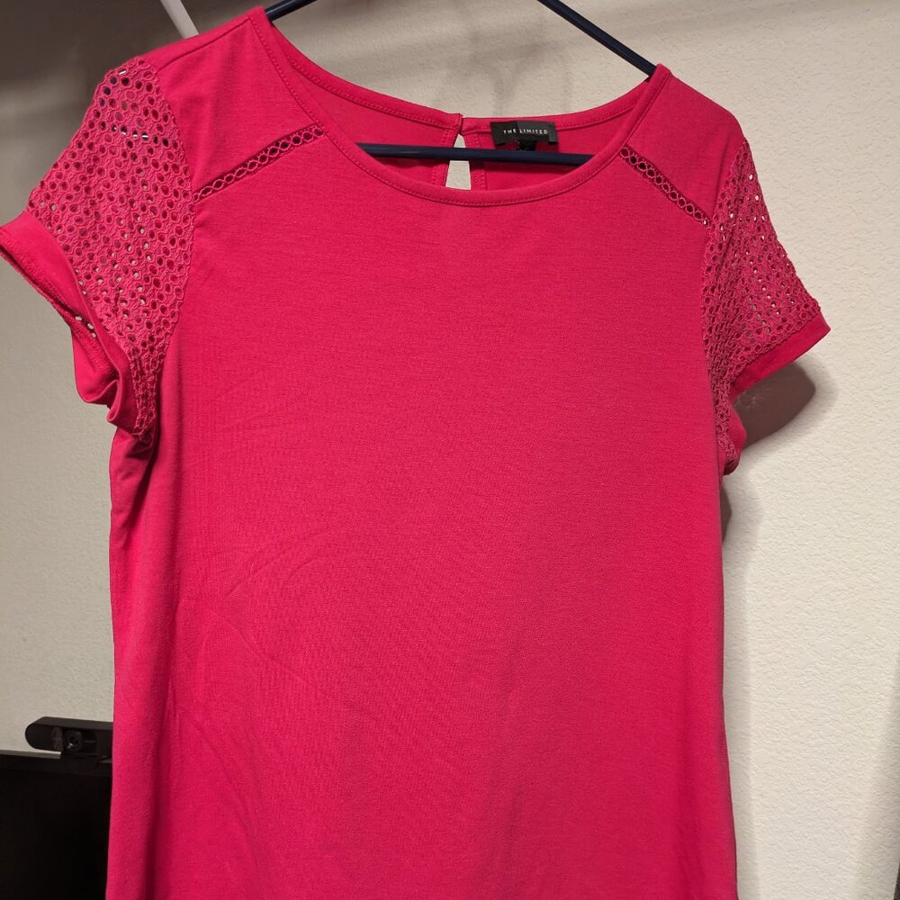 The Limited size medium short sleeve top.
